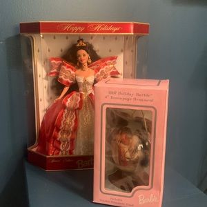 1997 Holiday Barbie W/ Ornament ✨